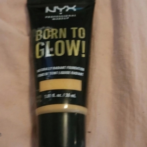 Makeup - Picture 9 of 10